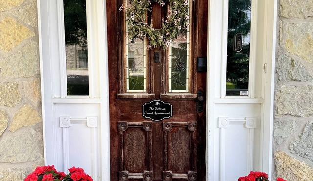 THE VICTORIA: Grand Appartement Located in the heart of Elora!