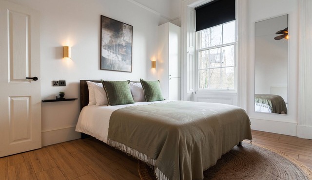 The West End Retreat - 5 star Apartment