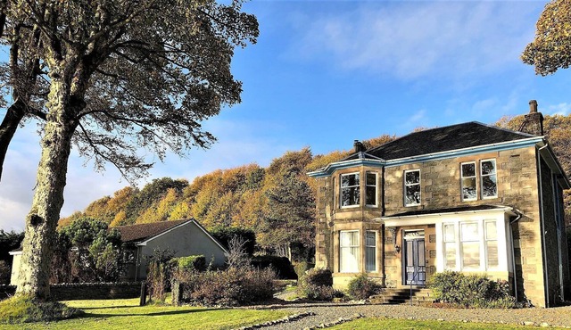 Tighnafaolinn Apartment, shore front location, stunnning sea views
