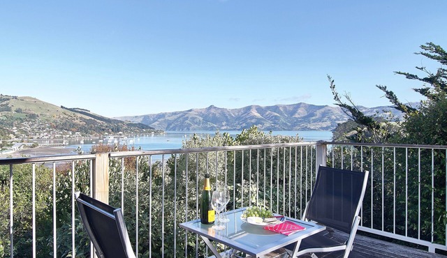 Tiro Treasure - Akaroa Holiday Home