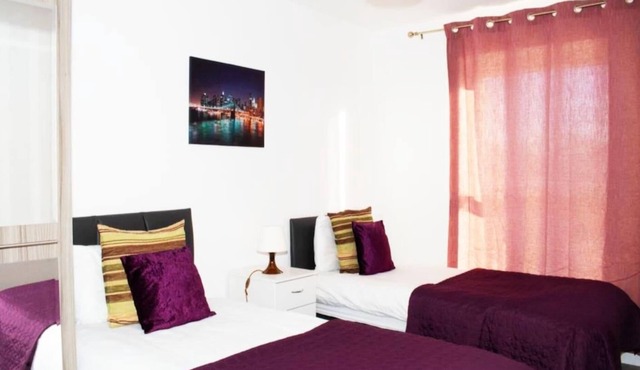 TMS Beautiful 2BR Apartment! Ensuite! Lakeside