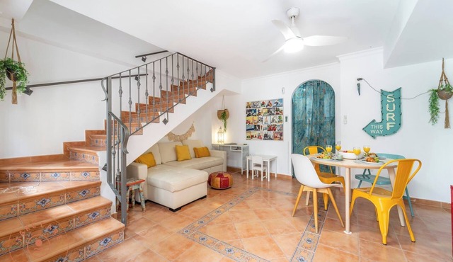 Traditional El Palo Home with Rooftop Terrace - TakeCareMalaga