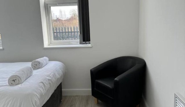 Train Station Aparthotel - Free Wifi, Free Parking One-Bedroom Apartment
