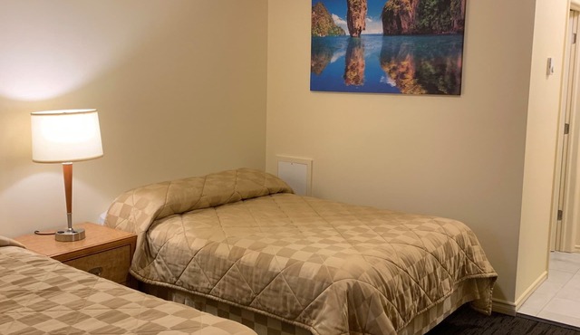 Traveller's Choice Motel