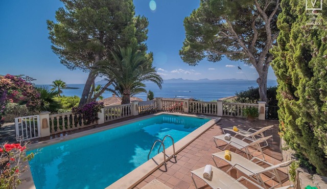 Tres Pinos for 6 with swimming pool in Alcanada/Alcudia