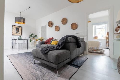Troon Centre Seaside Retreat -Apt close to Beach Golf and Surf