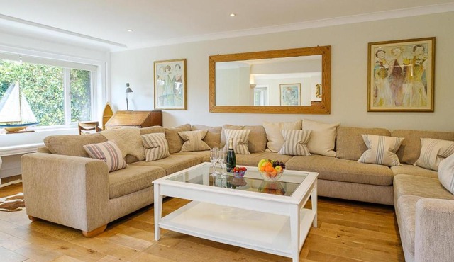 Turret House, Thorpeness - Close to the beach, Thorpeness Lake , Thorpeness Hotel, Golf and Country Club - Aldeburgh Coastal Cottages