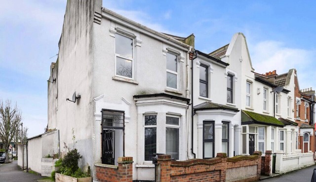 Uksas Two bed Park front