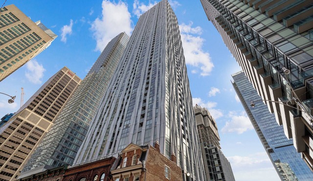 ULTRA LUX YORKVILLE PENTHOUSE COLLECTION - WALK THE BEST OF TORONTO