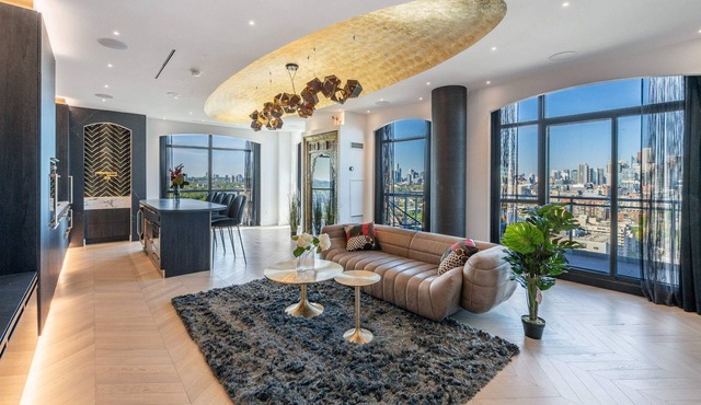 Ultra Luxury Custom Downtown 1BDRM Unit