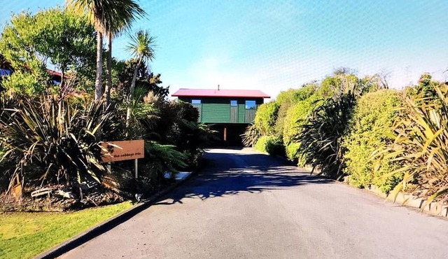 Unique Cabin Rental for Breathtaking Vacation in Hokitika, South Island