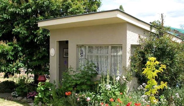 Unique Garden Cottage near the Otago Central Rail Trail on South Island, New Zealand