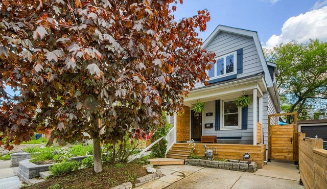 ★ Upper Beaches Zen Den - Entire House + Parking ★