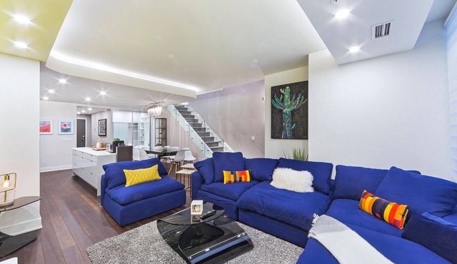 Upscale & Curated | 4BR, 3BATH Townhouse Queen West Financial/Entertainment Dist