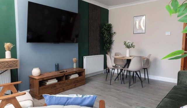 Vacant Nests | Ivy Cottage | 3BR | Wi-Fi