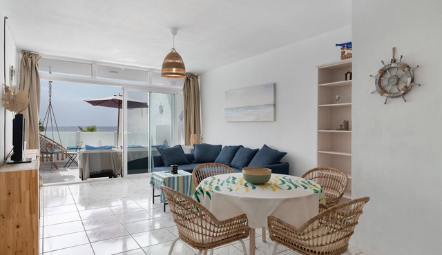 Vacation Apartment 'Vistamar' with Sea View and Wi-Fi
