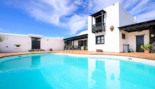 Vacation 'El Islote' with Mountain View, Private Pool and Wi-Fi
