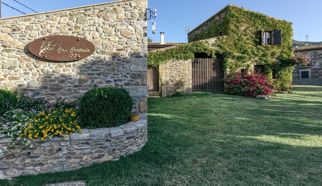 Vacation Home "Can Cortada" with Mountain View, Private Terrace & Barbecue