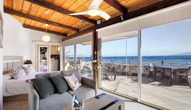 Vacation Home 'La Terraza Del Mar' with Sea View, Terrace & Wi-Fi