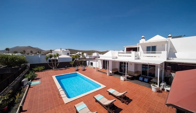 Vacation Home 'Ladera De Conil' with Sea View, Wi-Fi and Air Conditioning
