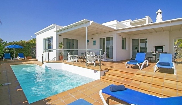 Vacation Villa 'Benedicte' with Sea View, Wi-Fi and Air Conditioning