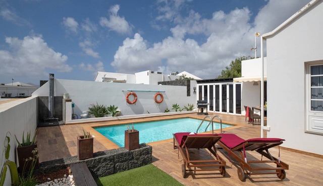 Vacation Villa 'Calima Deluxe Con Piscin' with Private Heated Pool, Wi-Fi and Air Conditioning