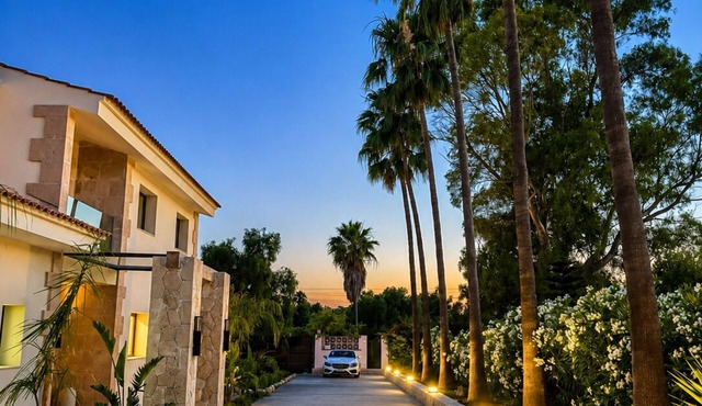Vacation villa Casa Mia Luxuriously furnished vacation villa with pool.