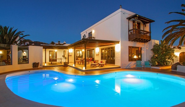 Vacation Villa 'Haere Mai' with Sea View, Private Pool and Wi-Fi