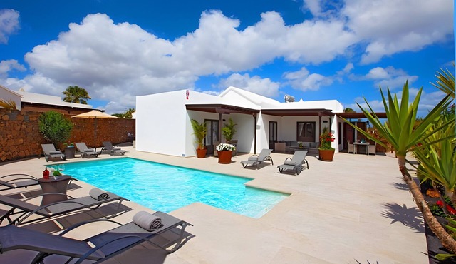 Vacation Villa 'Montana' with Private Pool, Private Terrace and Wi-Fi