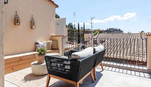 Velo Vern 3- Luxury penthouse w views of city wall