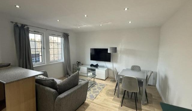 Vibrant City Centre 2 Bedroom Flat - George Street