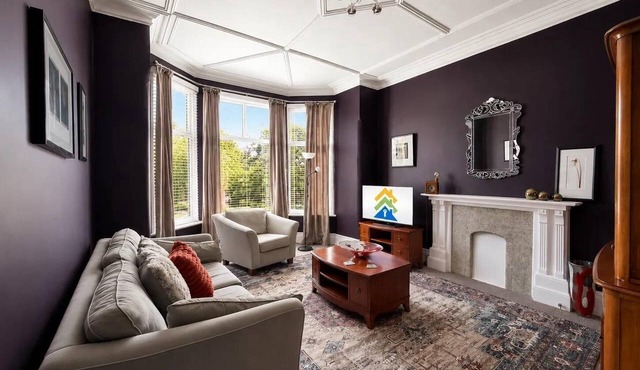 Victorian House | With Parking | Pets Allowed - Pass the Keys