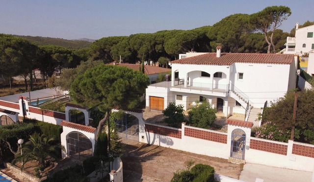 Villa 10P 5 bedr free wifi private pool airco satv