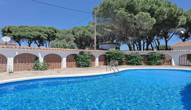 Villa Arc by Vacay L’Escala | Communal swimming pool