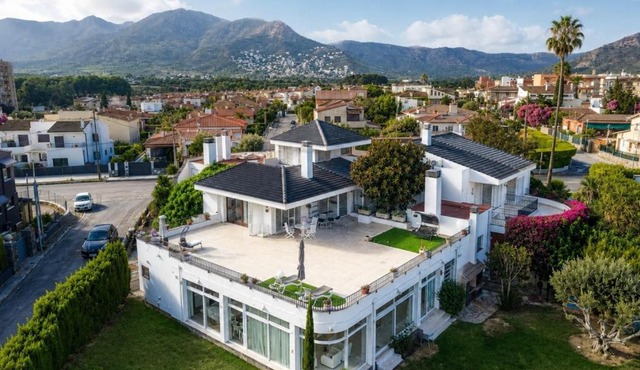 Villa Bella - Exclusive Roses Retreat