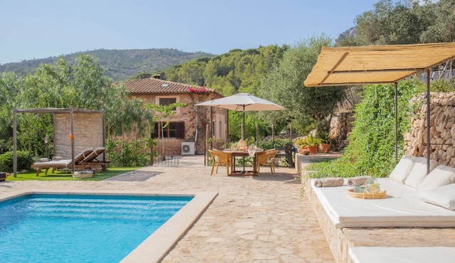 Villa 'Ca Na Rubí' with Mountain View, Wi-Fi and Air Conditioning