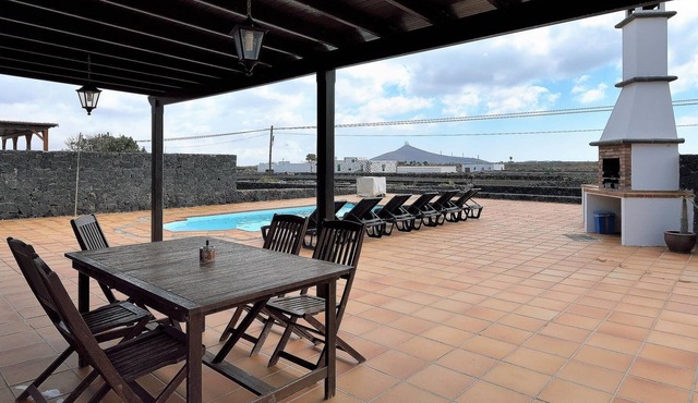 Villa Campesina Deluxe with Private Pool Tomaren 3 Bedrooms