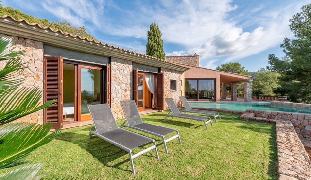 Villa Can Toni Cat with Mountain View, Wi-Fi, Balcony, Garden, Terraces & Pool; Parking Available