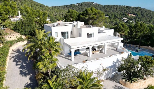 Villa Cap M - Five Bedroom House, Sleeps 10