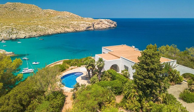 Villa Casa Blanca Carbo for six people with pool