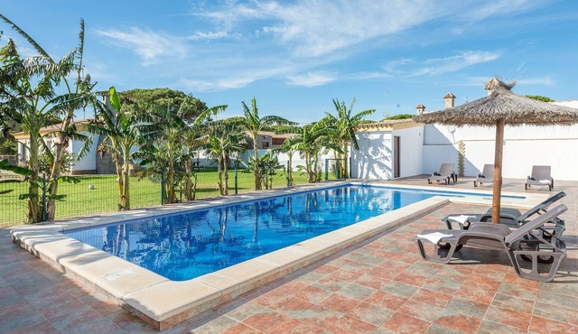 Villa "Casa Layda" for Families with Outdoor Pool, Wi-Fi, and Air Conditioning