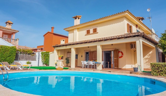 Villa Caülls for 10 persons with swimming pool and near Palma