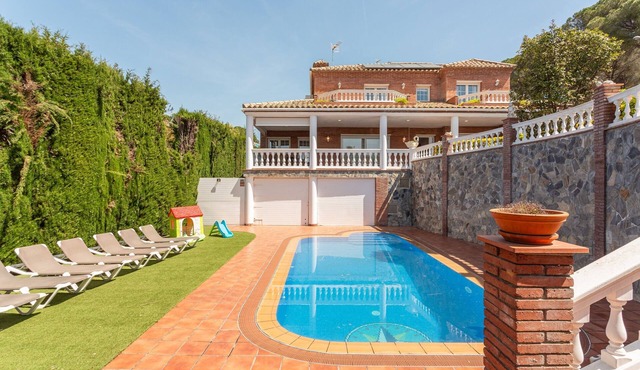 Villa 'Champagne' with Private Pool, Wi-Fi and Air Conditioning