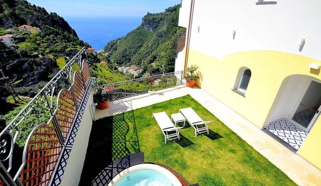 Villa Clarice D, fully refundable with voucher*: An elegant and modern studio apartment in a quiet position, located on a hillside above the sea, with Free WI-FI.