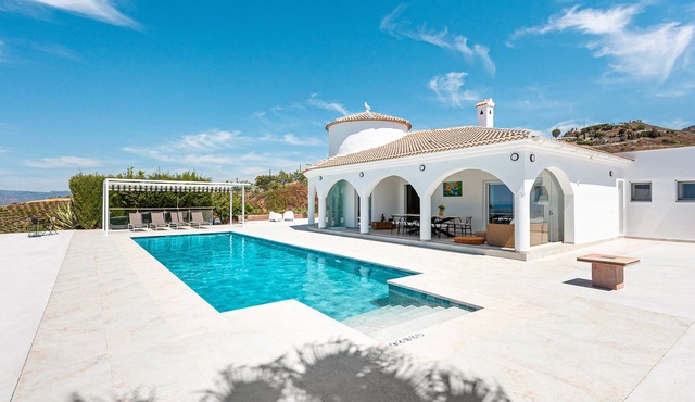 Villa 'Clery Algarrobo' with sea views, Wi-Fi and air conditioning