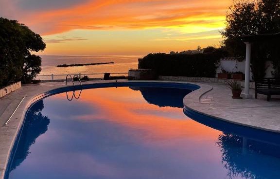 Villa con Piscina Privata fronte Spiaggia