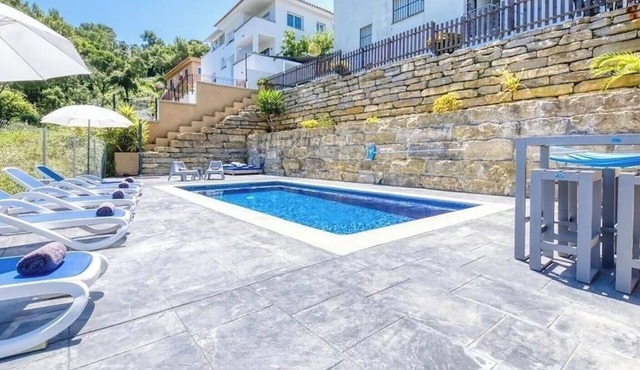 Villa "Costacabana - Fransisca" with Mountain View, Private Pool & Wi-Fi
