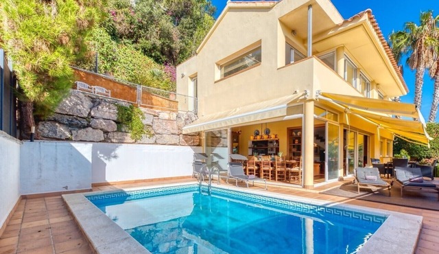 Villa "Costacabana - Santa Cristina" with Sea View, Only Families
