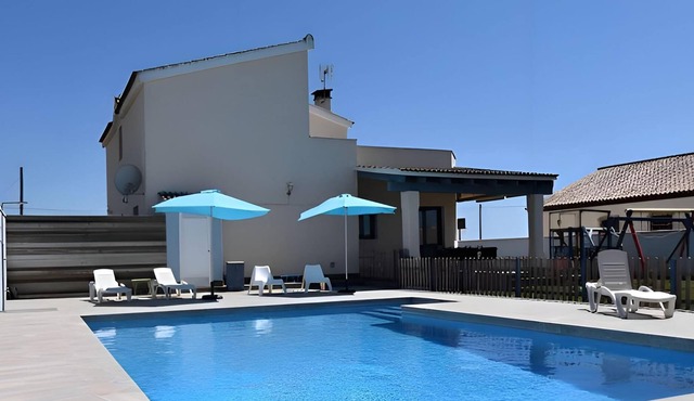 Villa deluxe with private pool, BBQ and A/C
