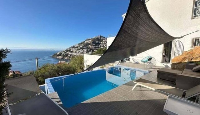 Villa Eden Roc Av 22